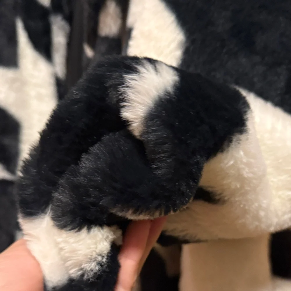 Chic Black and White Teddy Jacket - Picture 5 of 6